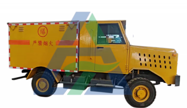 无轨爆破器材运输车